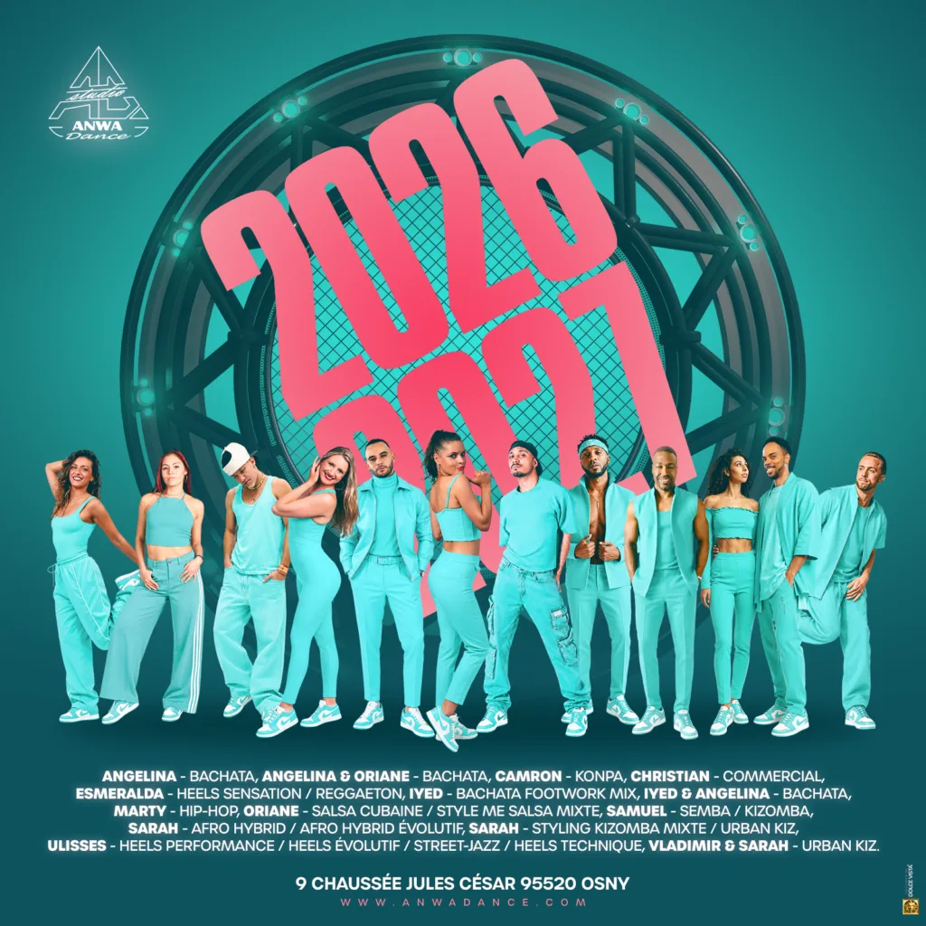 ANWA GROUPE RENTREE - CARRE Affiche publicitaire carrée de l'école de danse Studio ANWA à Osny. Elle annonce la saison 2026-2027 avec un grand '2026' en rose vif. On y voit une photo de groupe de 12 danseurs en tenues coordonnées bleu turquoise, posant devant un cercle décoratif. La liste détaillée des cours et profs, ainsi que l'adresse de l'école (9 Chaussée Jules César, Osny) sont écrites en bas.
